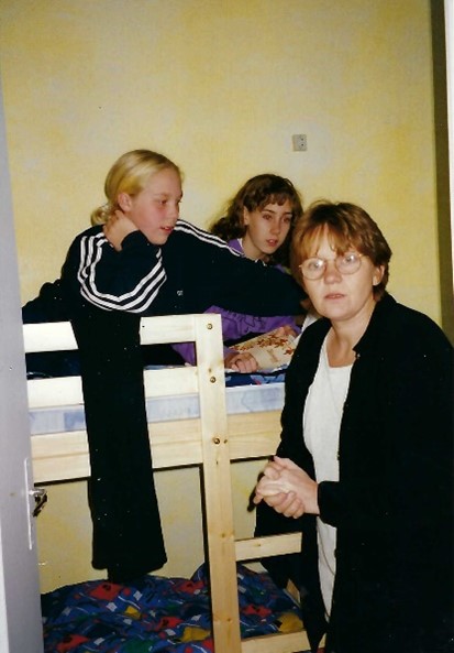 pic4 helen and girls