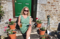 sue on steps small