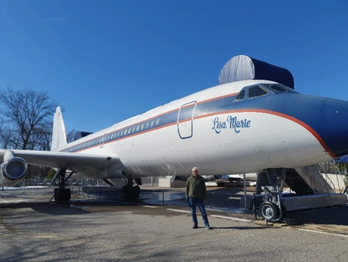 elvis plane